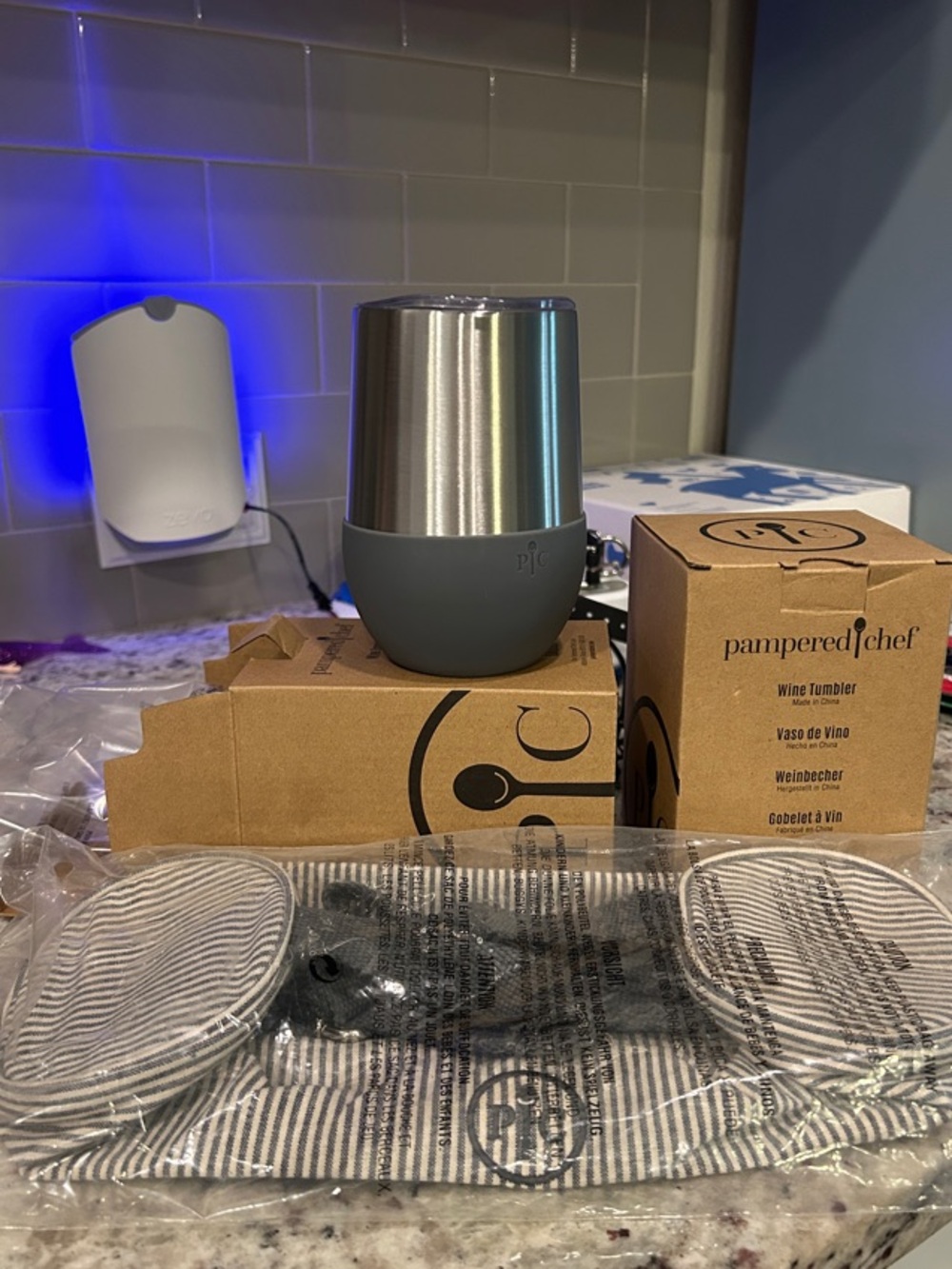 Pampered Chef Stainless Steel & Gray Insulated Wine Tumblers & wine bag.
